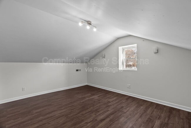 Building Photo - 8026 Wynwood Dr