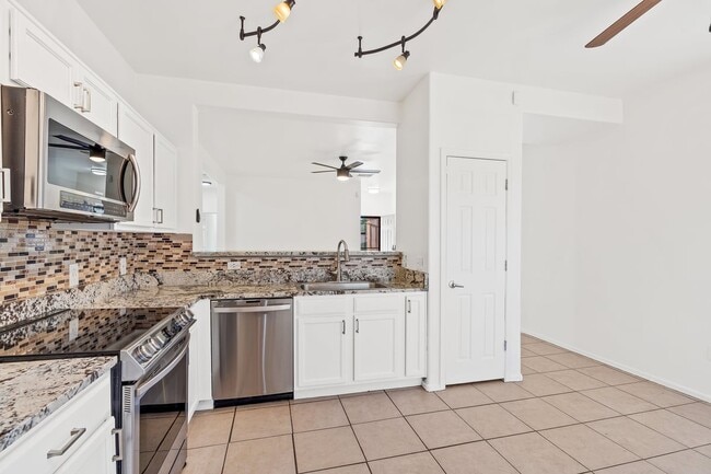 Building Photo - 7060 S Red Maids Dr