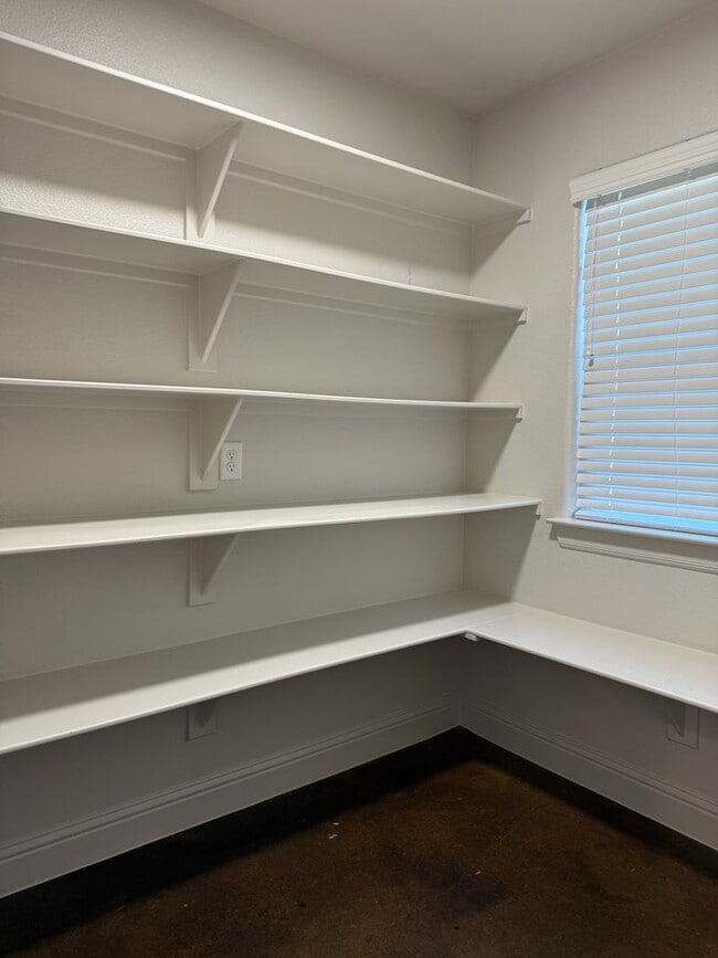 Building Photo - HORSE PROPERTY 4/2/2 + 4 acres in Peaster ...