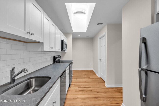 Building Photo - 525 Washington Blvd