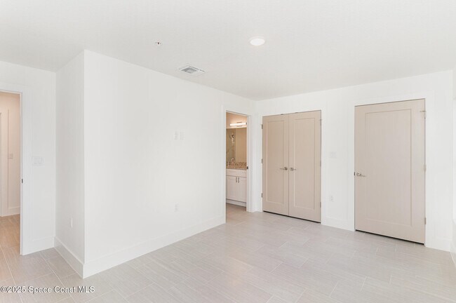 Building Photo - 1605 Par St NE