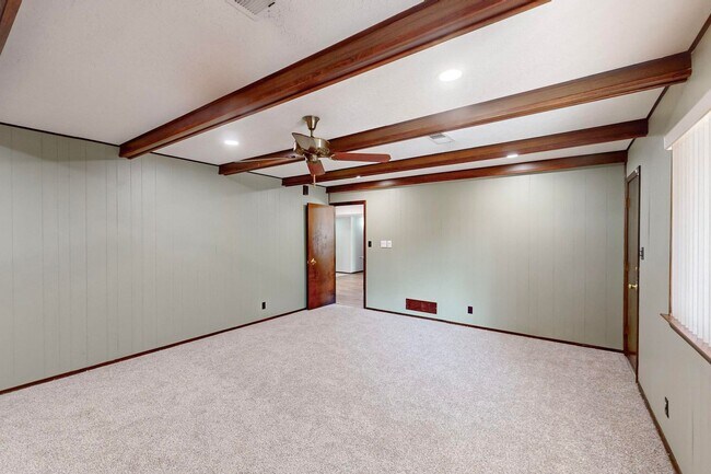 Building Photo - NE Brick Ranch 3/Bd 2/Ba 2 Cg 1782/sf
