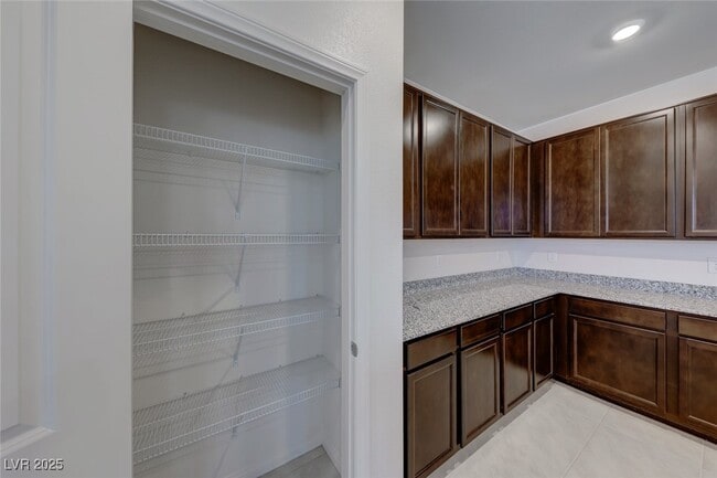 Building Photo - 2806 Alfena Pl