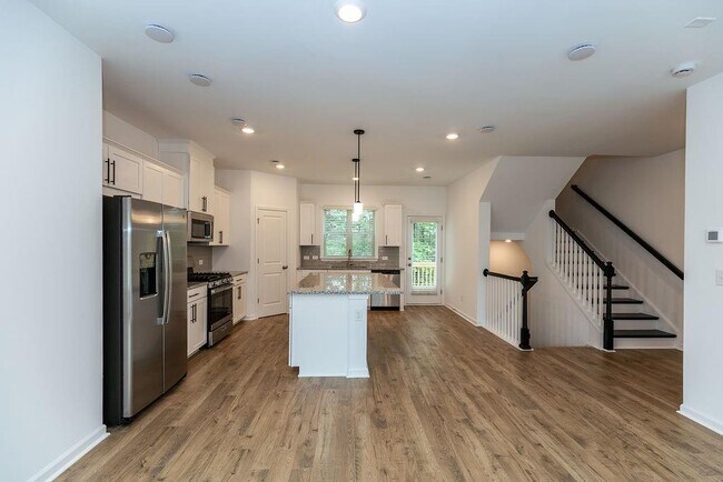 Building Photo - 1530 Brantin Dr