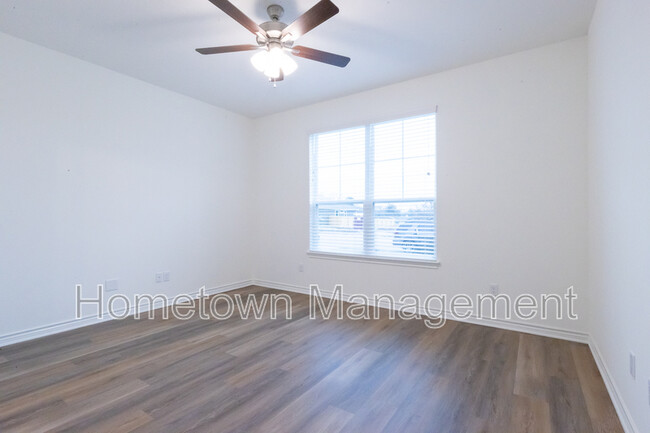Building Photo - 2389 Lightfoot Ln