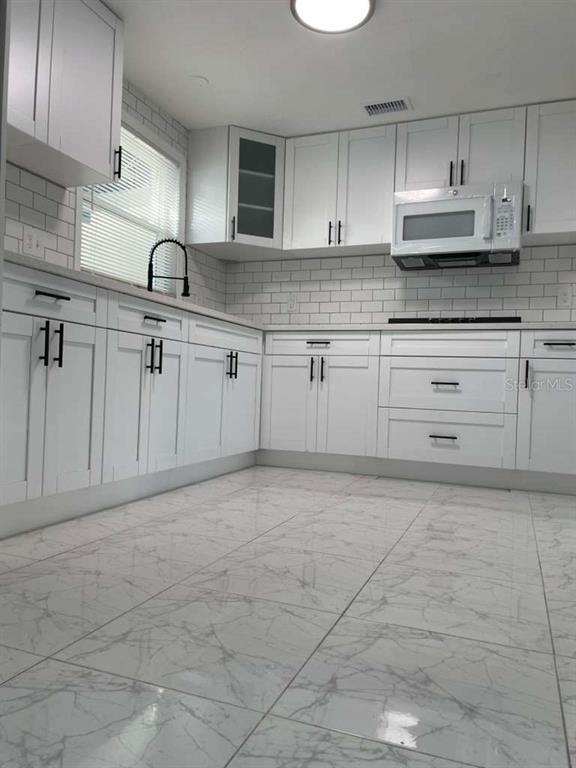 Building Photo - 10106 Royal Acres Ct