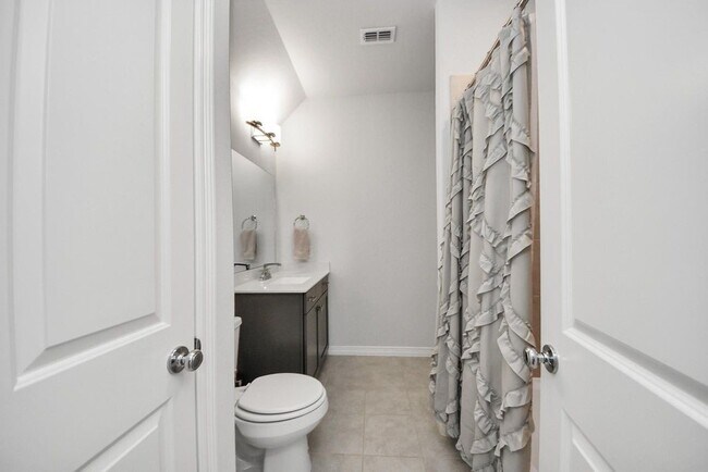 Building Photo - 8922 Golden Mist Dr