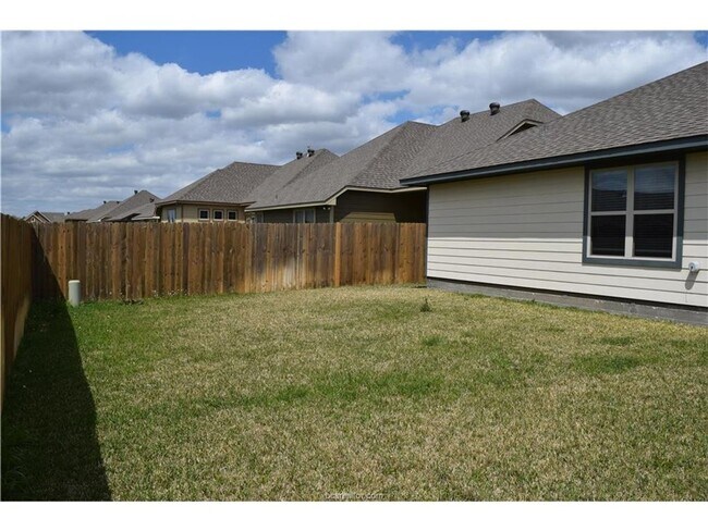 Building Photo - Stunning 3 Bed, 2 Bath in Creek Meadows!
