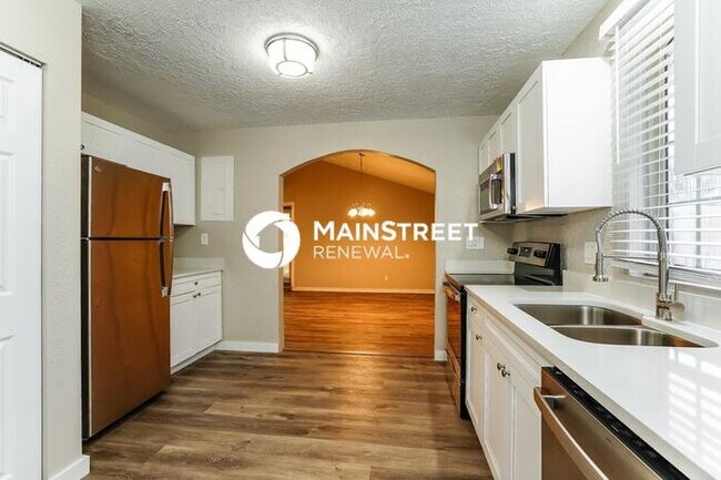 Building Photo - 3 Bedroom Pet-Friendly Home in Fort Myers, FL with Main Street Renewal