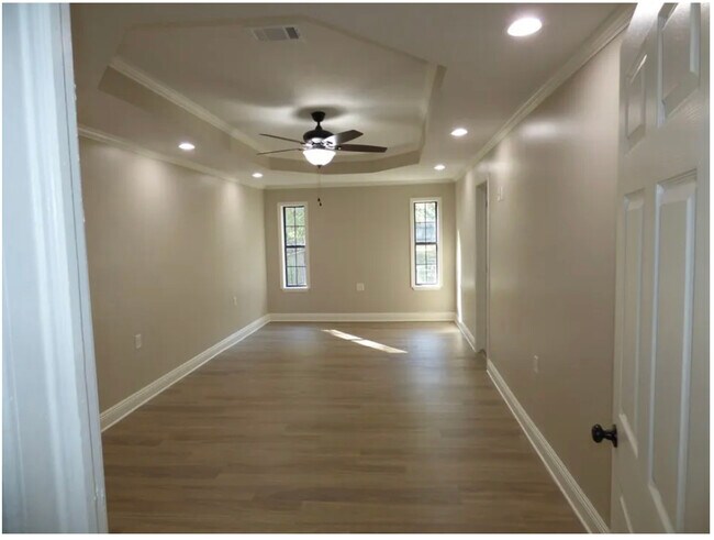 Building Photo - 811 Howe St