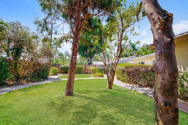 Building Photo - 5155 Harriett Cir