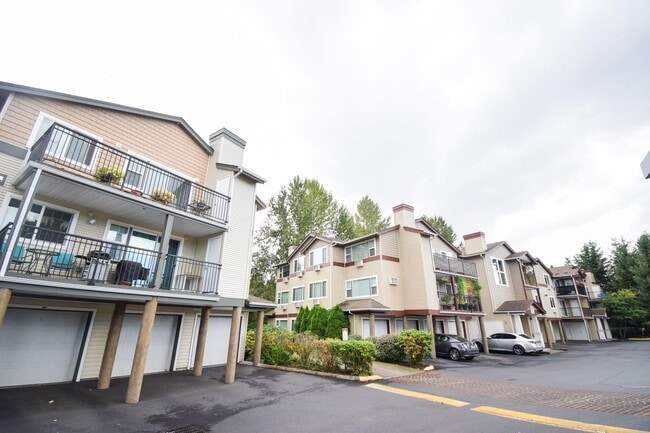 Building Photo - Beautiful 2 BR 2 BA Condo! Beautifully Updated! W/S/G is included.