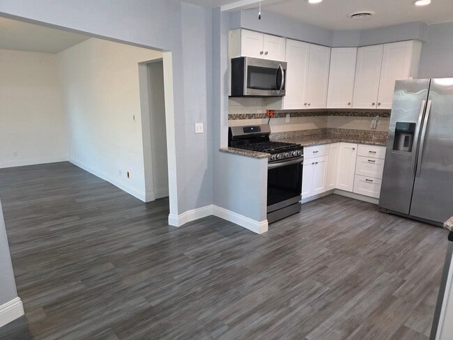 Building Photo - 6305 Almond Dr