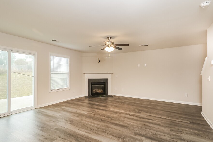 Building Photo - 1041 Winter Wy