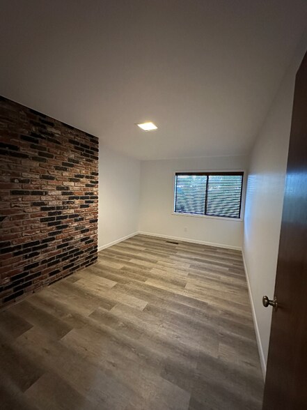 Building Photo - 2384 Linda Vista Dr