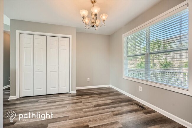 Building Photo - 213 Logan Creek Lane