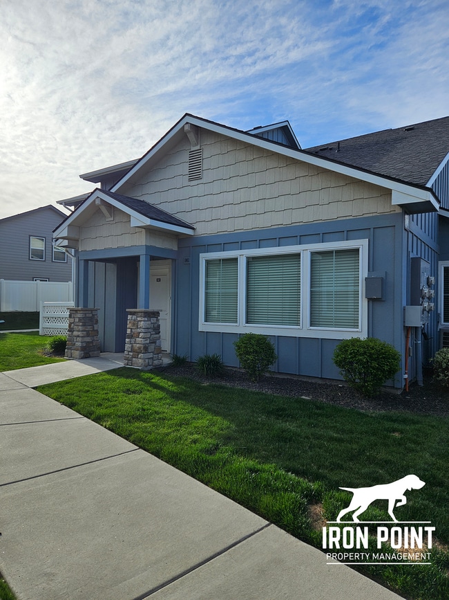 Building Photo - JE911