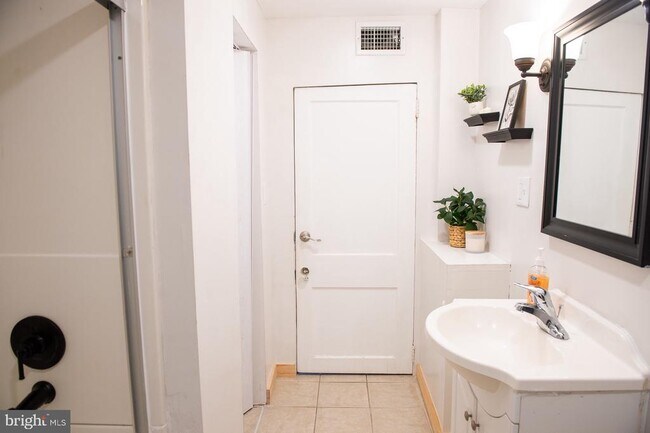 Building Photo - 3809 Ventnor Ave