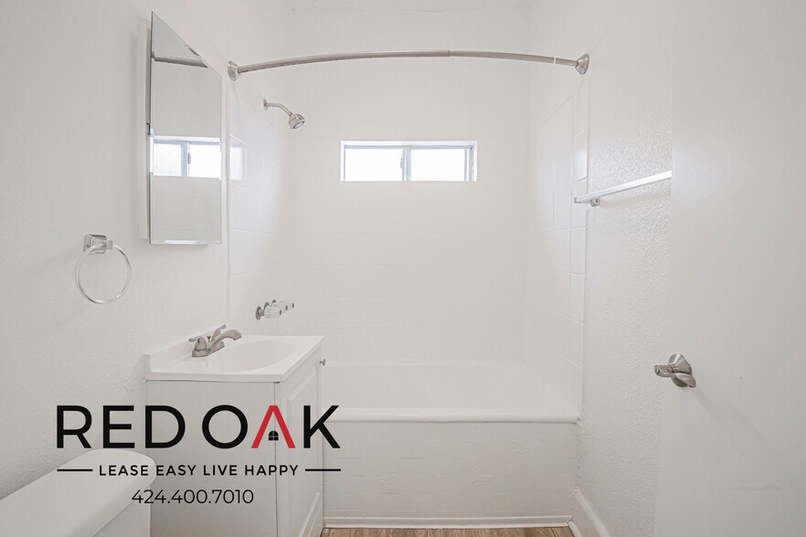 Building Photo - 822 S Park View St