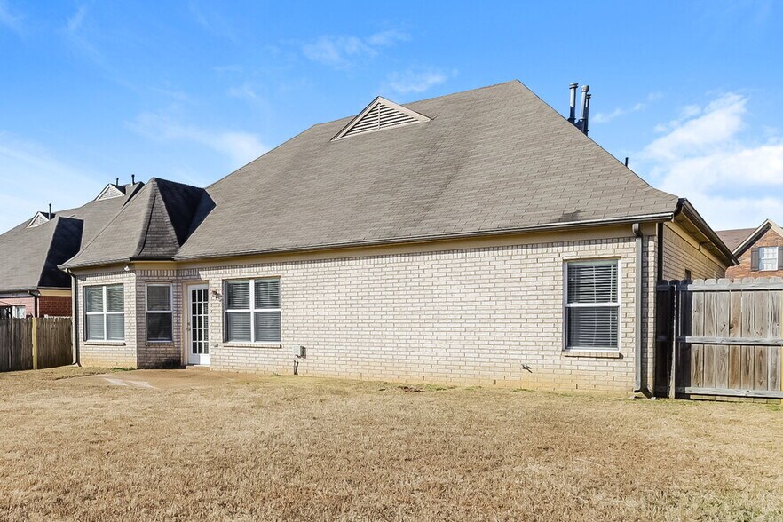 Building Photo - 1516 Sawmill Creek Ln