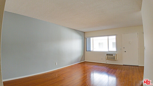 Building Photo - 447 W Elk Ave