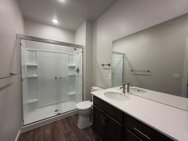 Building Photo - 569 Vicot Wy