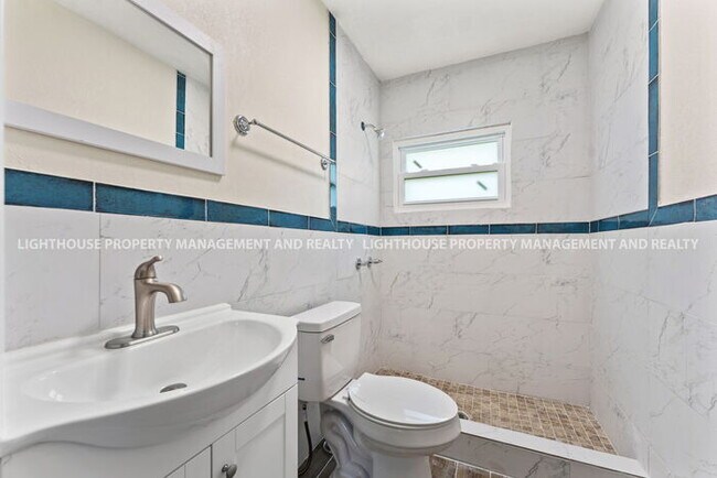 Building Photo - Charming 3x2 Bungalow