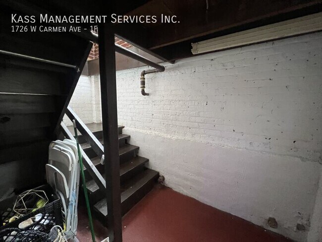 Building Photo - 1726 W Carmen Ave