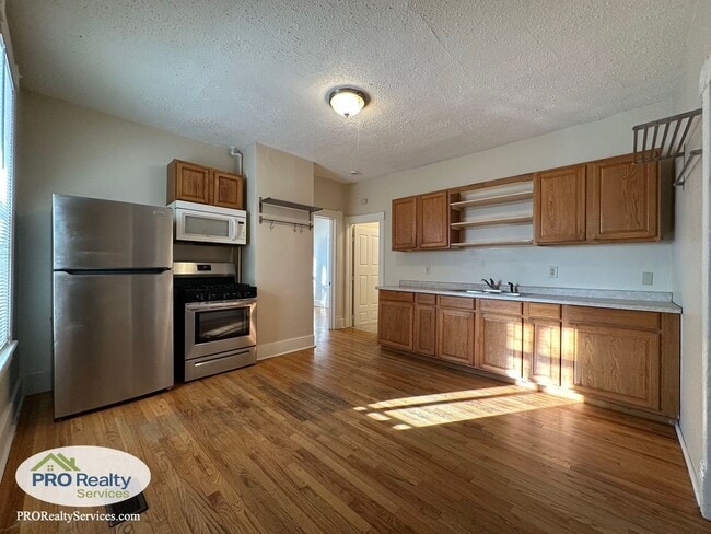 Building Photo - 2208 NE 2nd St