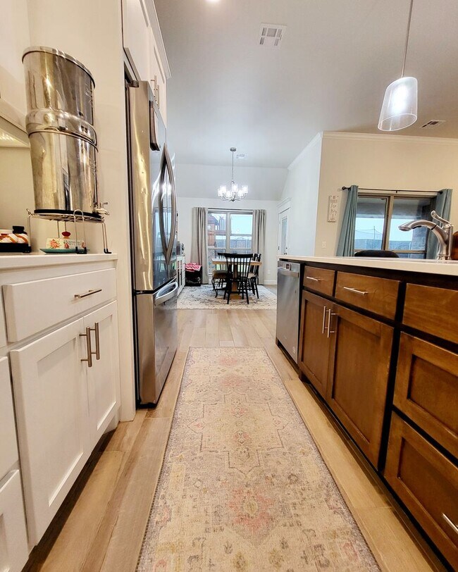 Building Photo - You Could Call This Beautiful 4-Bed, 2-Bat...