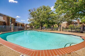 Building Photo - 1000 River Bend Dr