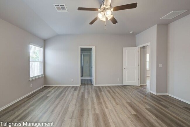 Building Photo - Beautiful 4/2.5/2 in Sand Springs!