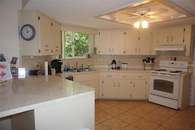 Building Photo - 10819 SW 83rd Ct