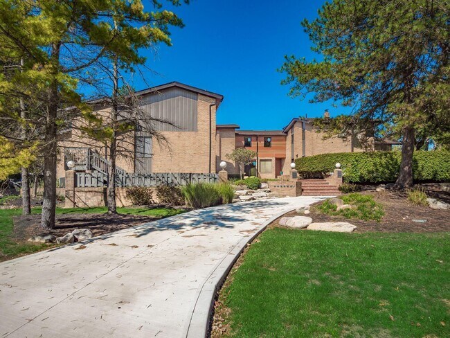 Building Photo - 3535 Sunset Dr