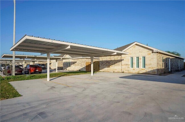 Building Photo - 31 Hiawatha Dr