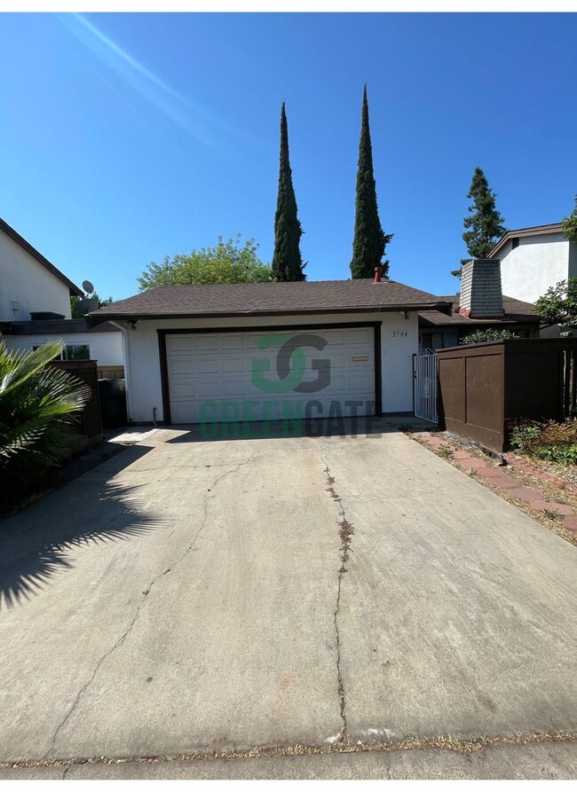 Building Photo - 3 BEDROOM 2 BATH HOME MOVE IN READY IN MODESTO!
