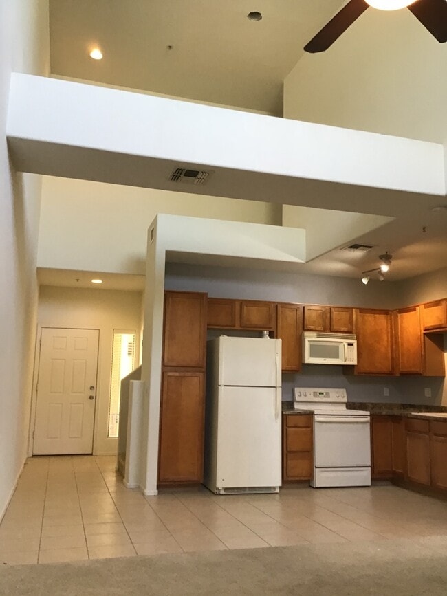 Building Photo - COMING SOON! Spacious 4 Bed 2 Bath Home in Phoenix