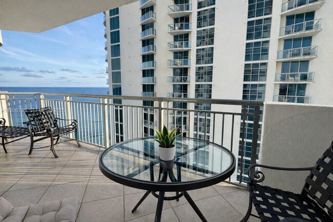 Building Photo - 17375 Collins Ave