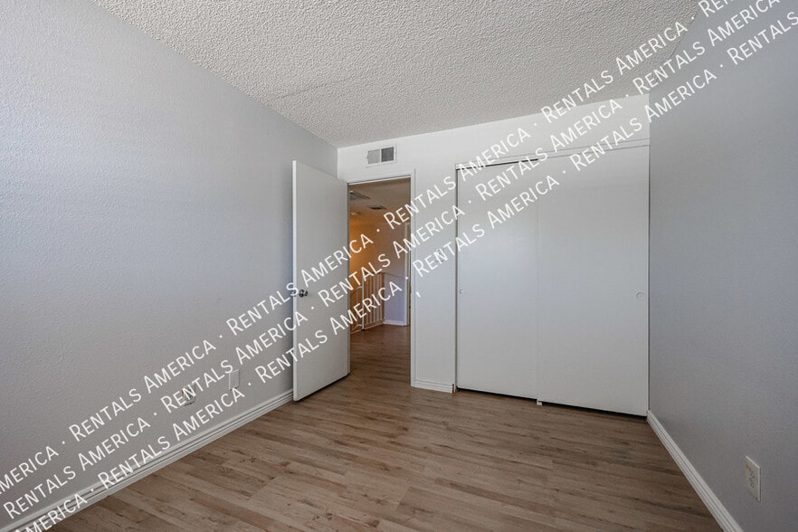 Building Photo - 1052 S San Jose