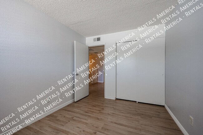 Building Photo - 1052 S San Jose