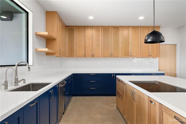 Building Photo - 35 Silverton Cir