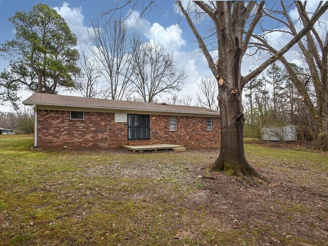 Building Photo - UPDATED 3 bed, 2 bath in Millington.