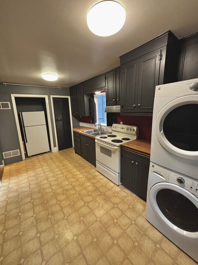 Building Photo - Chic One-Bedroom Getaway in Golden – Comfort, Style & Colorado Adventure!