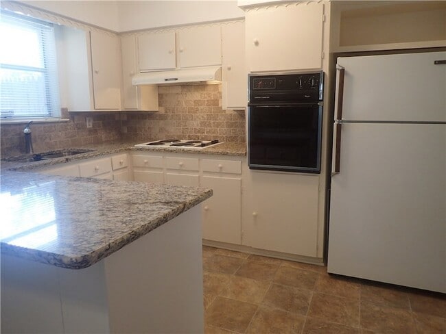 Building Photo - 7549 Brentcove Cir