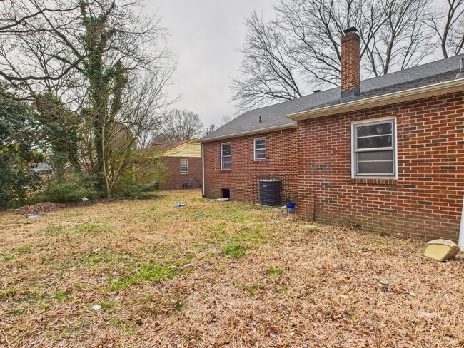 Building Photo - 637 Woodhaven Dr