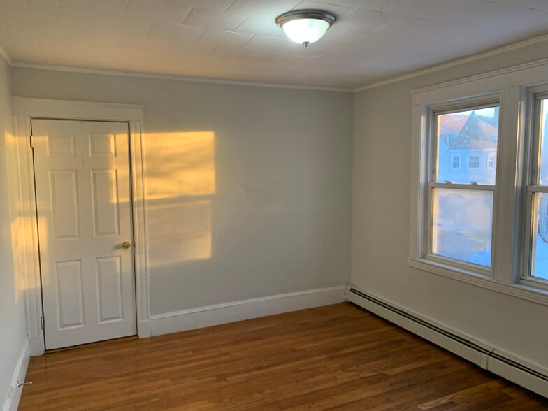 Building Photo - 67 Stanley St