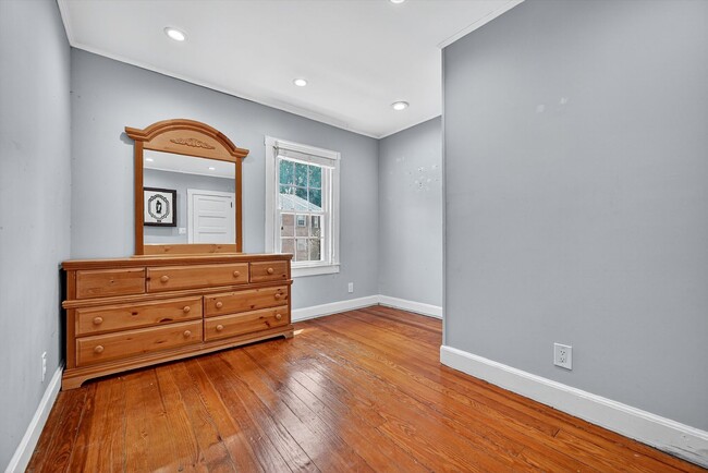 Building Photo - Turn-key Ready 3 BR 1 BA in Newburgh, NY