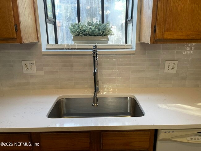 Building Photo - 2002 First St