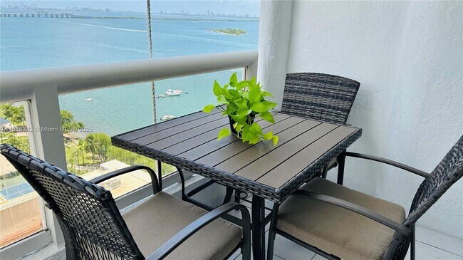 Building Photo - 1717 N Bayshore Dr