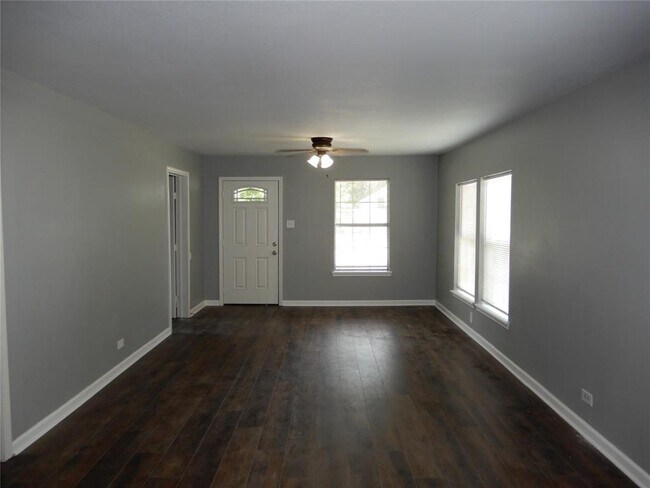 Building Photo - 6814 Donlen St